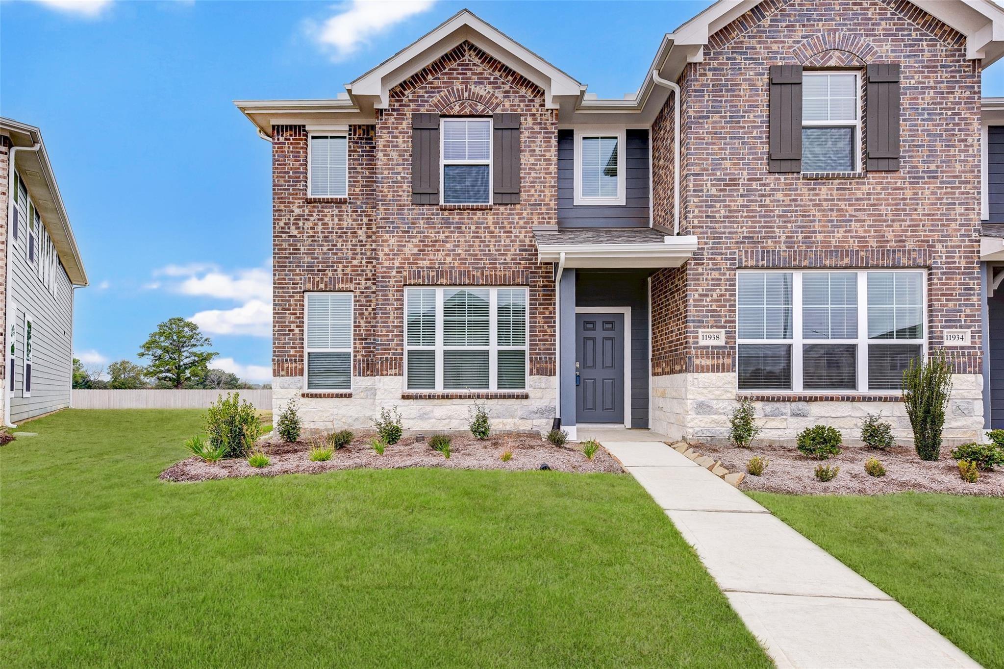 11938 Amber Oak Way