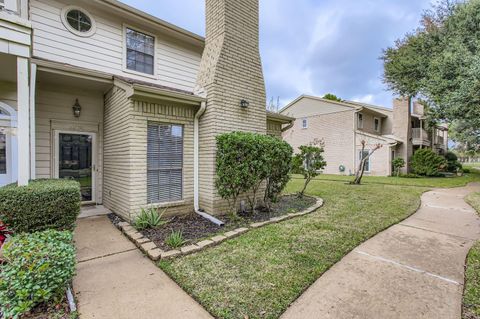 Photo of 800 Country Place Drive #408, Houston, TX 77079 (MLS # 91278183)
