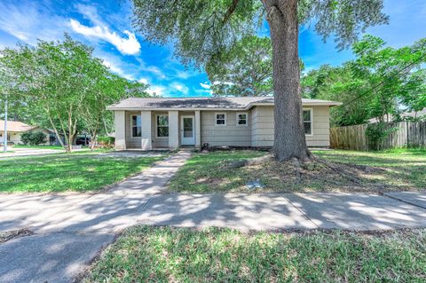 Photo of 1603 Patrick Street, Pasadena, TX 77506 (MLS # 57255768)