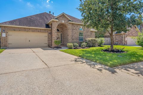 Photo of 12026 Eagle Ridge Drive, Mont Belvieu, TX 77535 (MLS # 10124300)