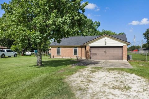 Photo of 10122 Laurie Lane, Highlands, TX 77562 (MLS # 83030957)