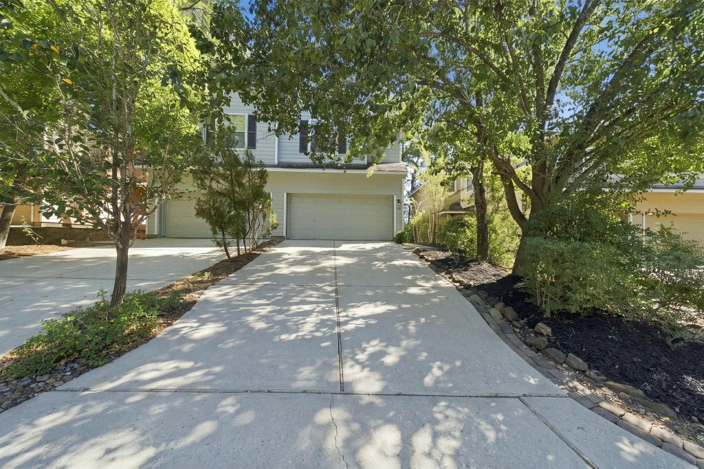 Photo of 30 Blue Creek Place, The Woodlands, TX 77382 (MLS # 34097598)