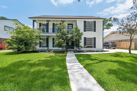 Photo of 16410 Heatherdale Drive, Houston, TX 77059 (MLS # 77089187)