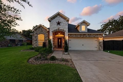 Photo of 230 Edgewater Drive, West Columbia, TX 77486 (MLS # 16423581) Photo of 230 Edgewater Drive, West Columbia, TX 77486 (MLS # 16423581)