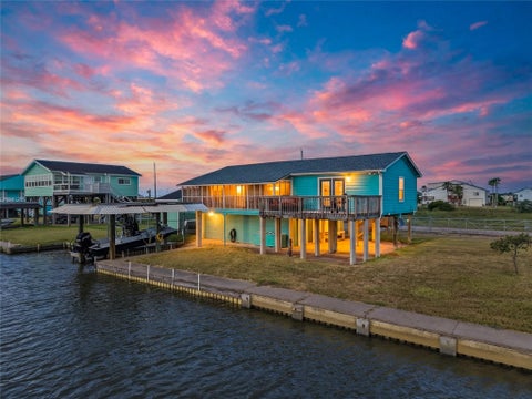 Photo of 7108 E Hunter Drive, Hitchcock, TX 77563 (MLS # 67762404)