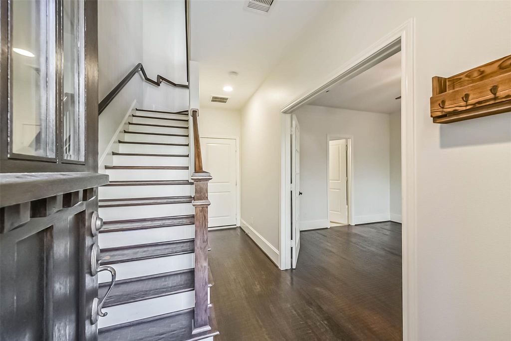 Photo of 1049 W 22nd Street #C, Houston, TX 77008 (MLS # 66633965)