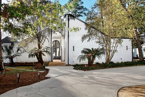 Photo of 10 W Shady Lane, Houston, TX 77063 (MLS # 6675755)