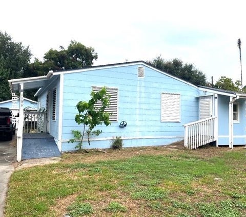 Photo of 1106 11th 1/2 Street N, Texas City, TX 77590 (MLS # 46315036)