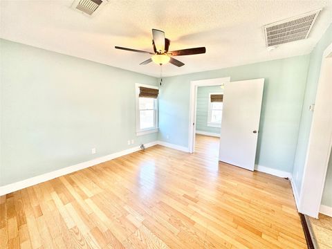 Photo of 1505 Avenue L #Rear, Galveston, TX 77550 (MLS # 56233309)