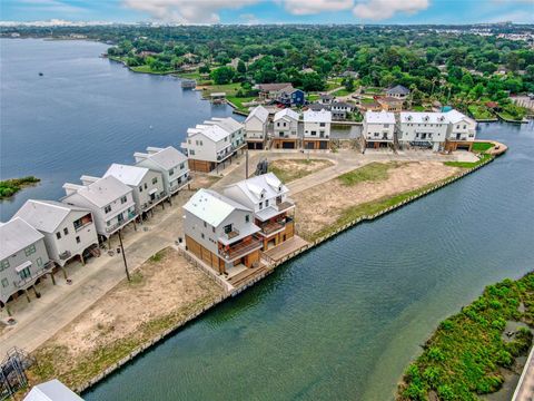 Vacant Land For Sale - 22 Cmdr Runco Lane<br/> Taylor Lake Village, TX 77586