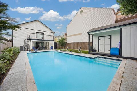 Photo of 1420 Indiana Street, Houston, TX 77006 (MLS # 79477869)