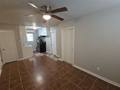 Photo of 3335 Tuam Street #4, Houston, TX 77004 (MLS # 28134086)