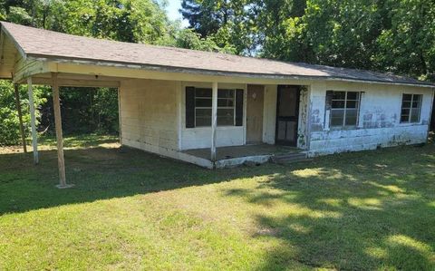 Photo of 343 Nw Martin Luther King Drive, De Kalb, TX 75559 (MLS # 33485490)