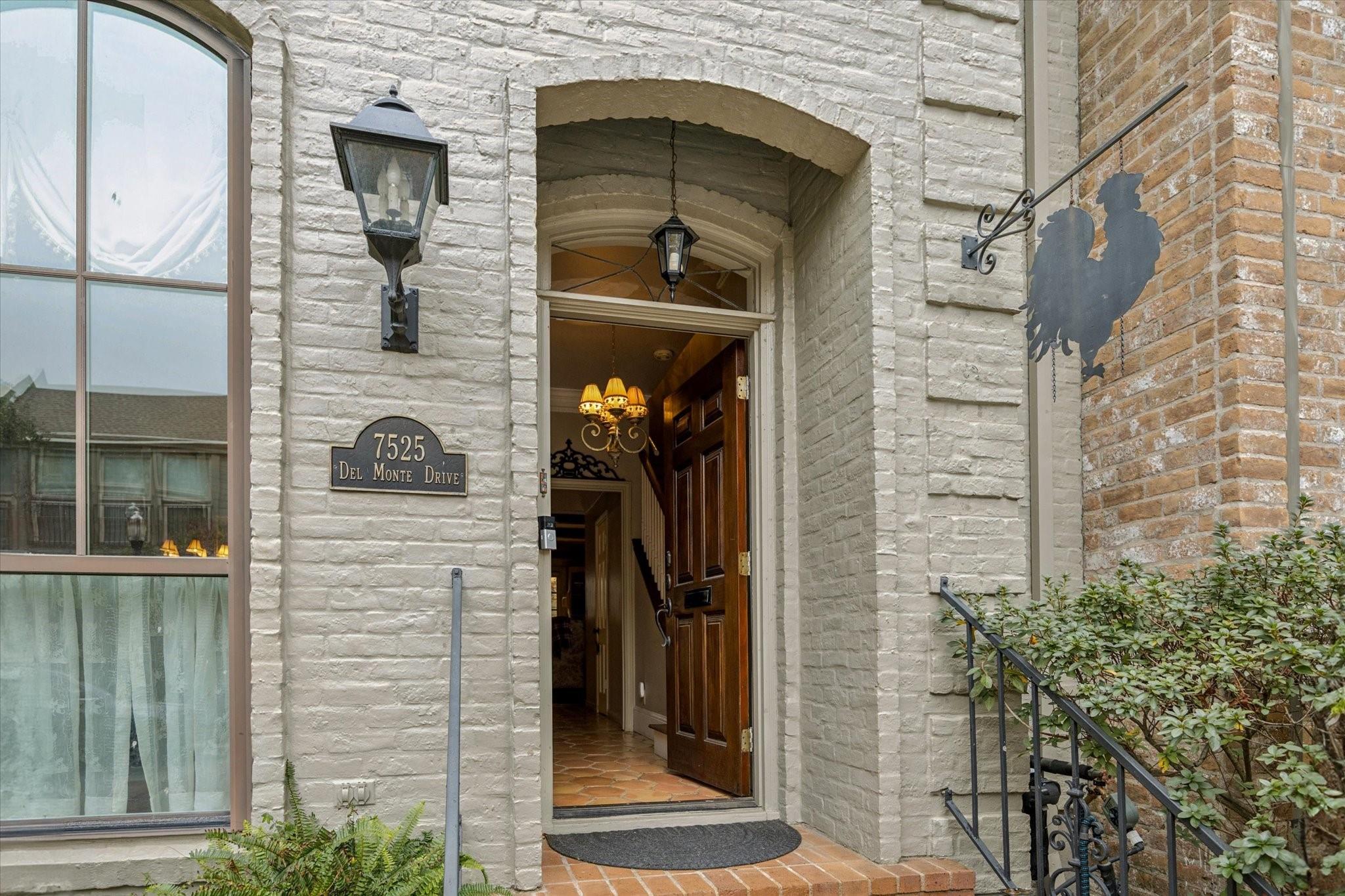 7525 Del Monte Drive