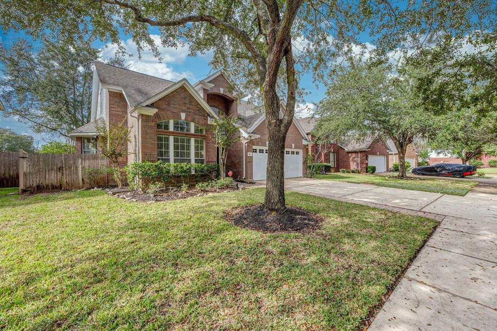 Photo of 910 Presley Way, Sugar Land, TX 77479 (MLS # 10772217)