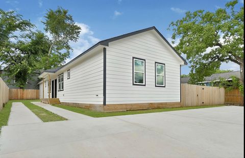 Photo of 7939 Goode Street, Houston, TX 77012 (MLS # 96358349)