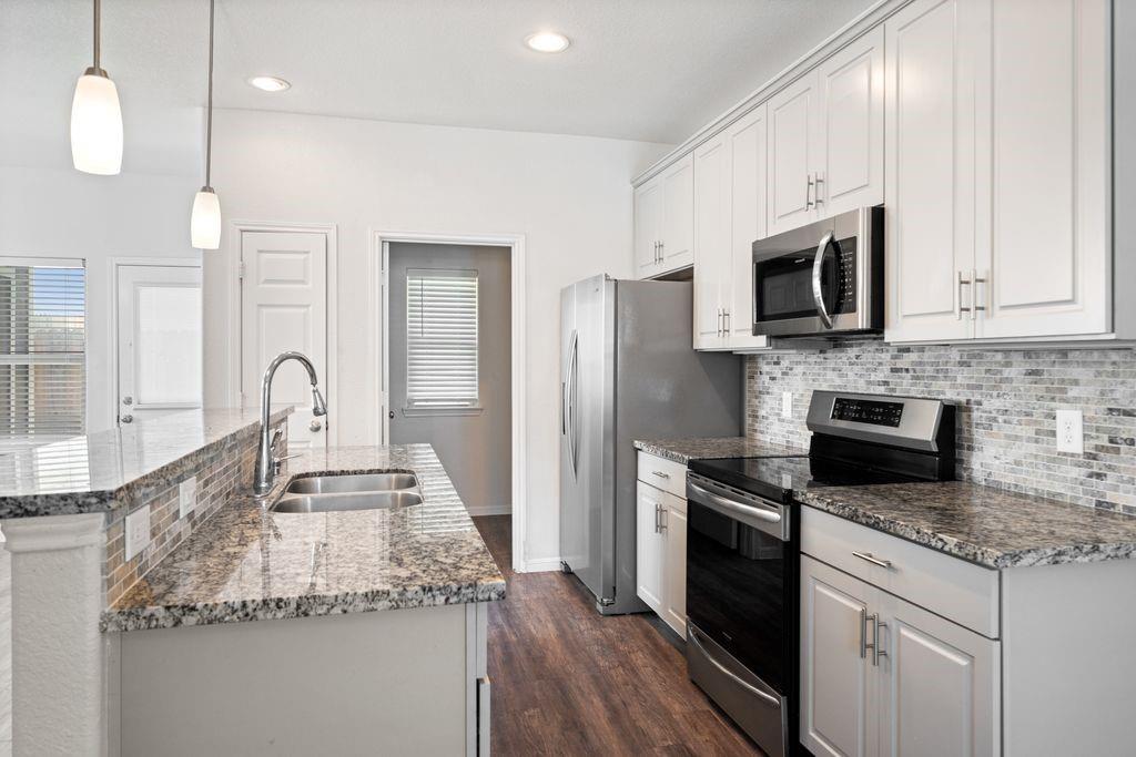 16948 W Juneau