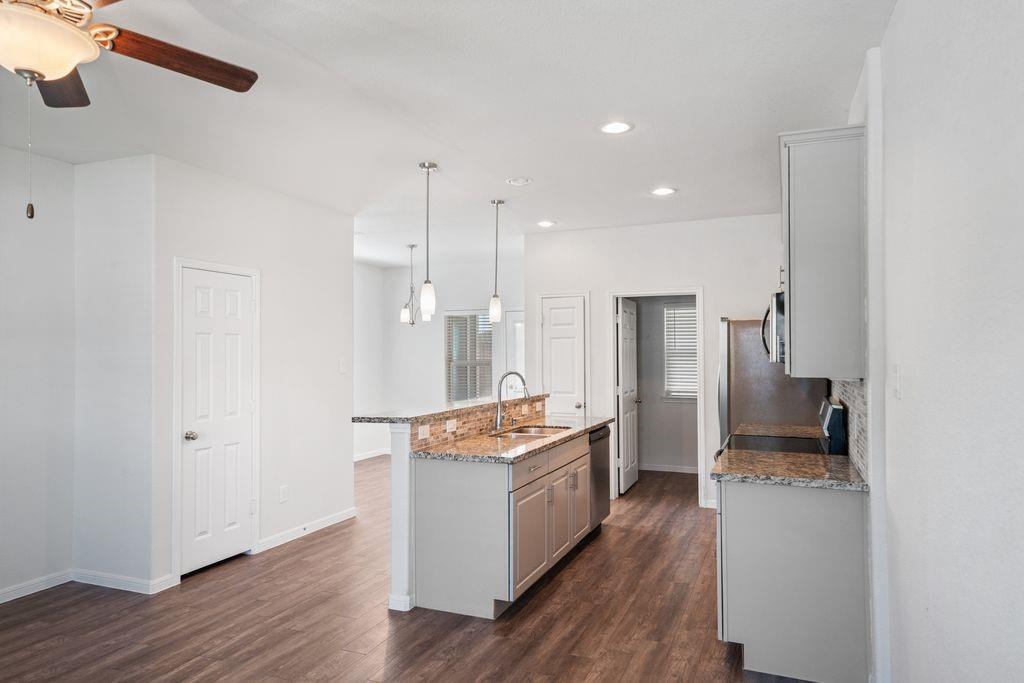 16948 W Juneau