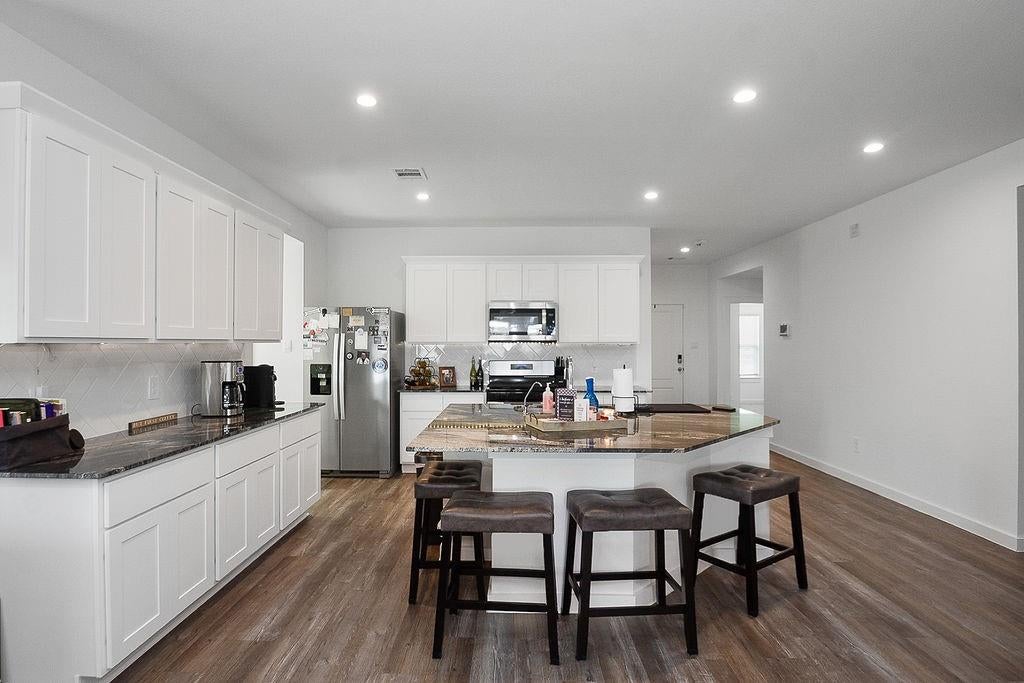 8938 Colicroot Drive