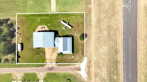 39 Comanche Lane Hilltop Lakes TX 77871