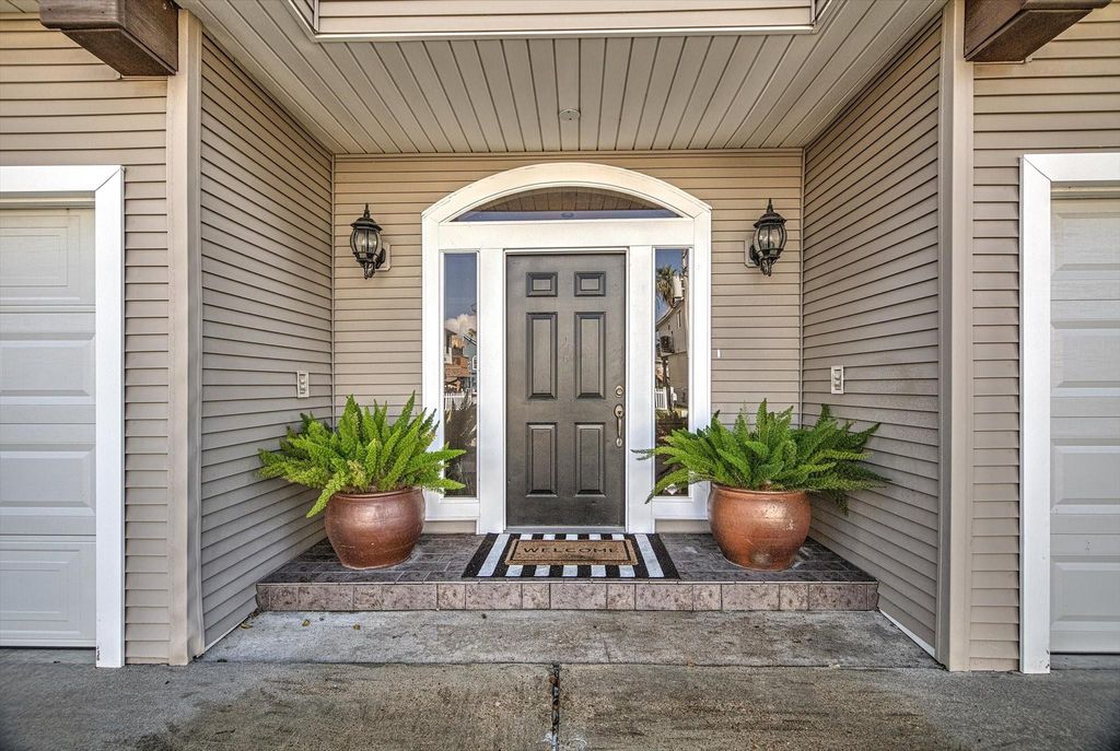 Photo of 1095 Redfish Street, Bayou Vista, TX 77563 (MLS # 47789334)