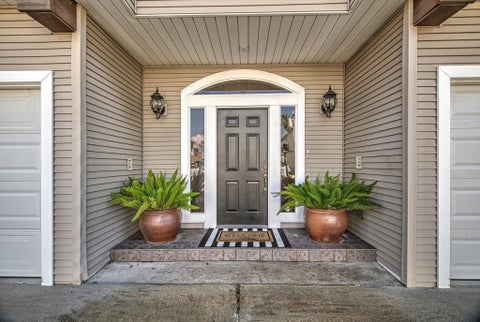 Photo of 1095 Redfish Street, Bayou Vista, TX 77563 (MLS # 47789334)