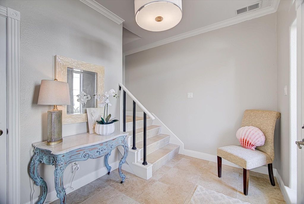 Photo of 1095 Redfish Street, Bayou Vista, TX 77563 (MLS # 47789334)