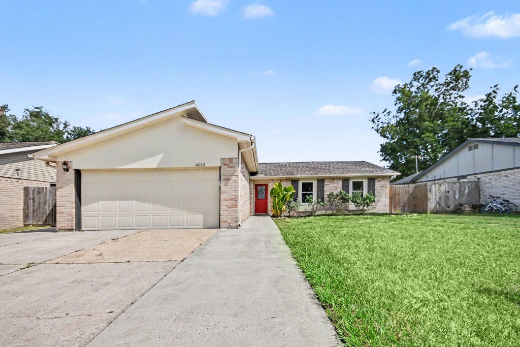 Photo of 4010 Bluebonnet Trail, Deer Park, TX 77536 (MLS # 8518535)