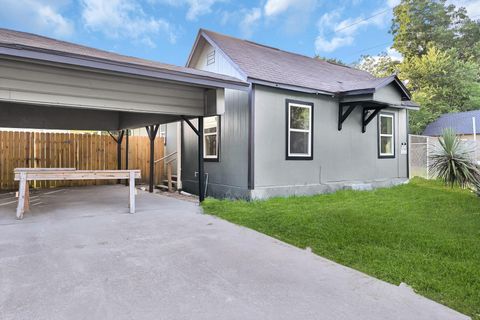 Photo of 601 Booker Washington St, Conroe, TX 77301 (MLS # 56086982)