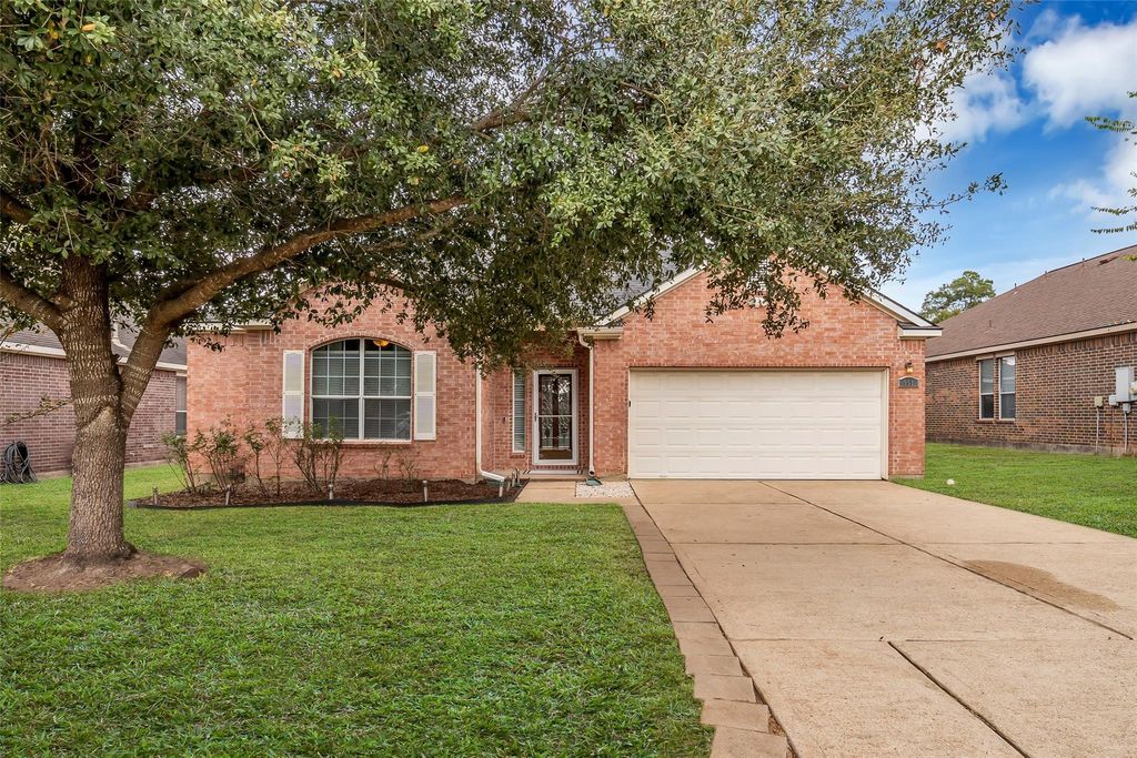 Photo of 951 Fife Drive, Conroe, TX 77301 (MLS # 94227752)