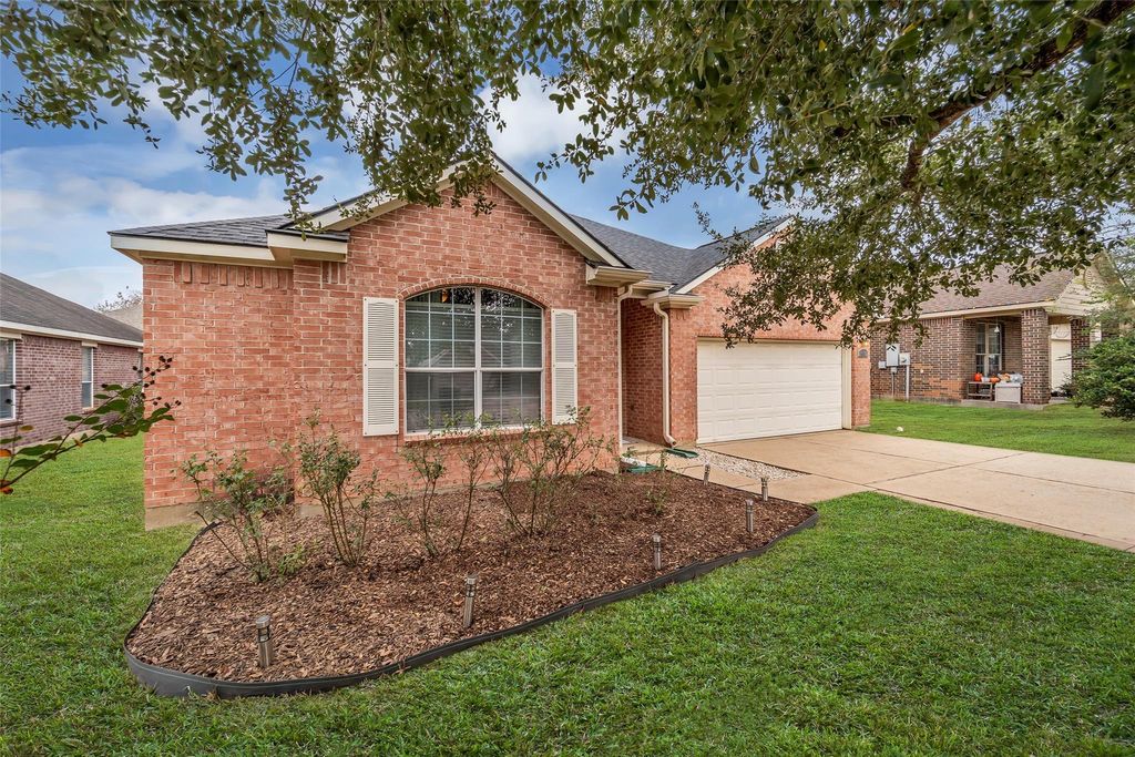 Photo of 951 Fife Drive, Conroe, TX 77301 (MLS # 94227752)