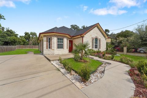 Photo of 12725 Arp Street, Houston, TX 77085 (MLS # 95420143)