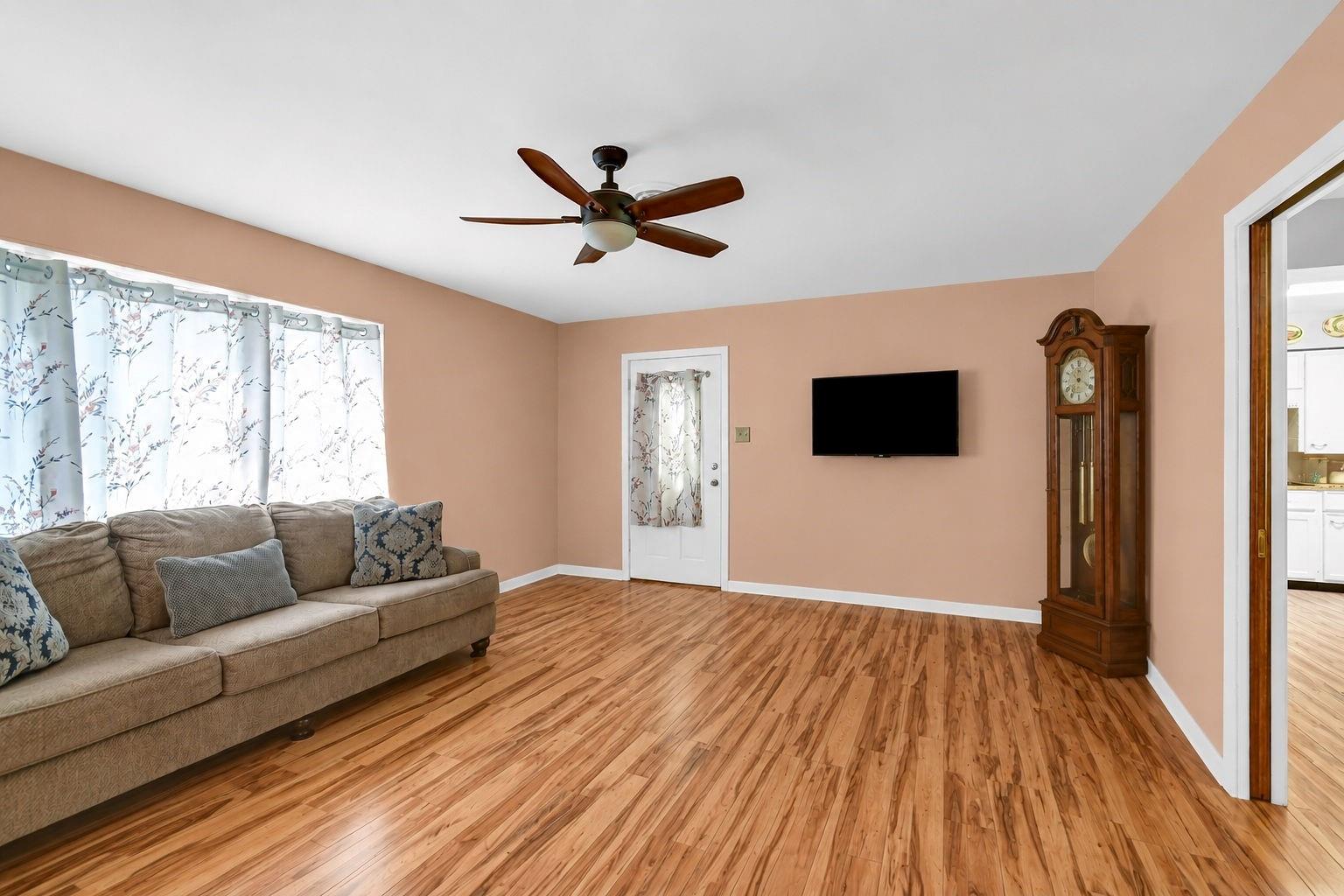 102 W Meadow Lane