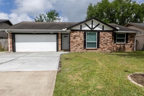 Photo of 4326 Townes Forest Road, Friendswood, TX 77546 (MLS # 26728510)
