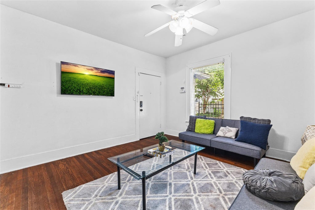 Photo of 2509 Whitney Street #A, Houston, TX 77006 (MLS # 306328)
