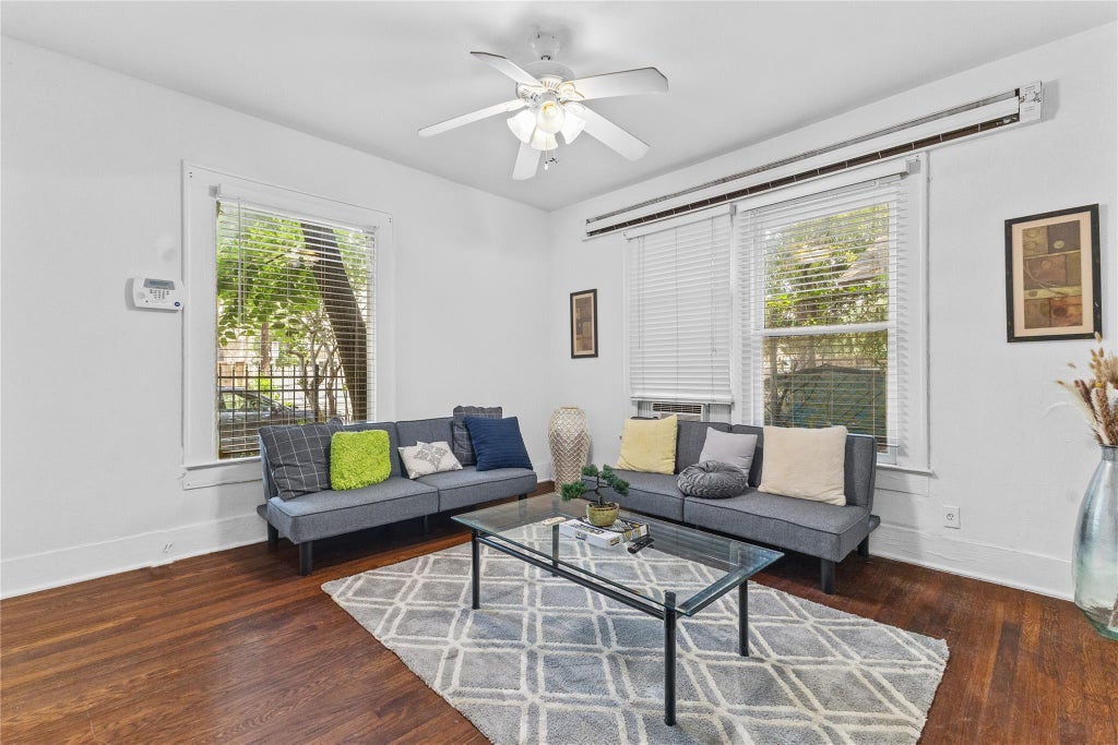 Photo of 2509 Whitney Street #A, Houston, TX 77006 (MLS # 306328)