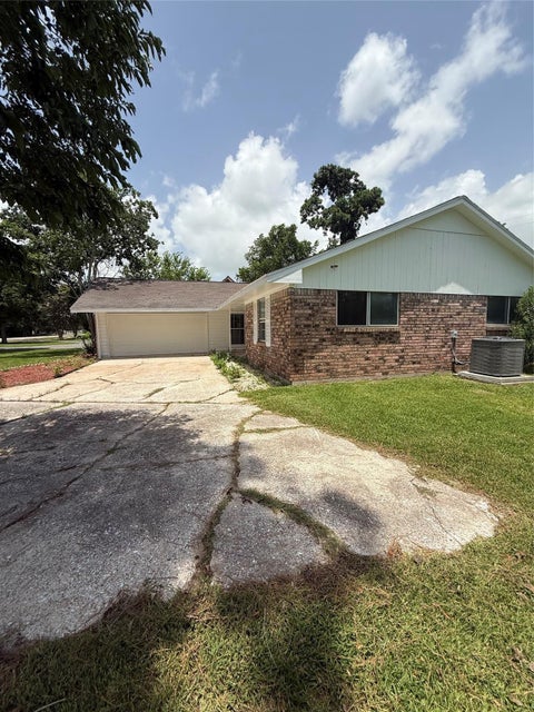 Homes For Rent - 626 Shore Acres Boulevard<br/> La Porte, TX 77571