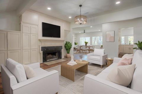 83 Dahlia Road Huntsville TX 77320