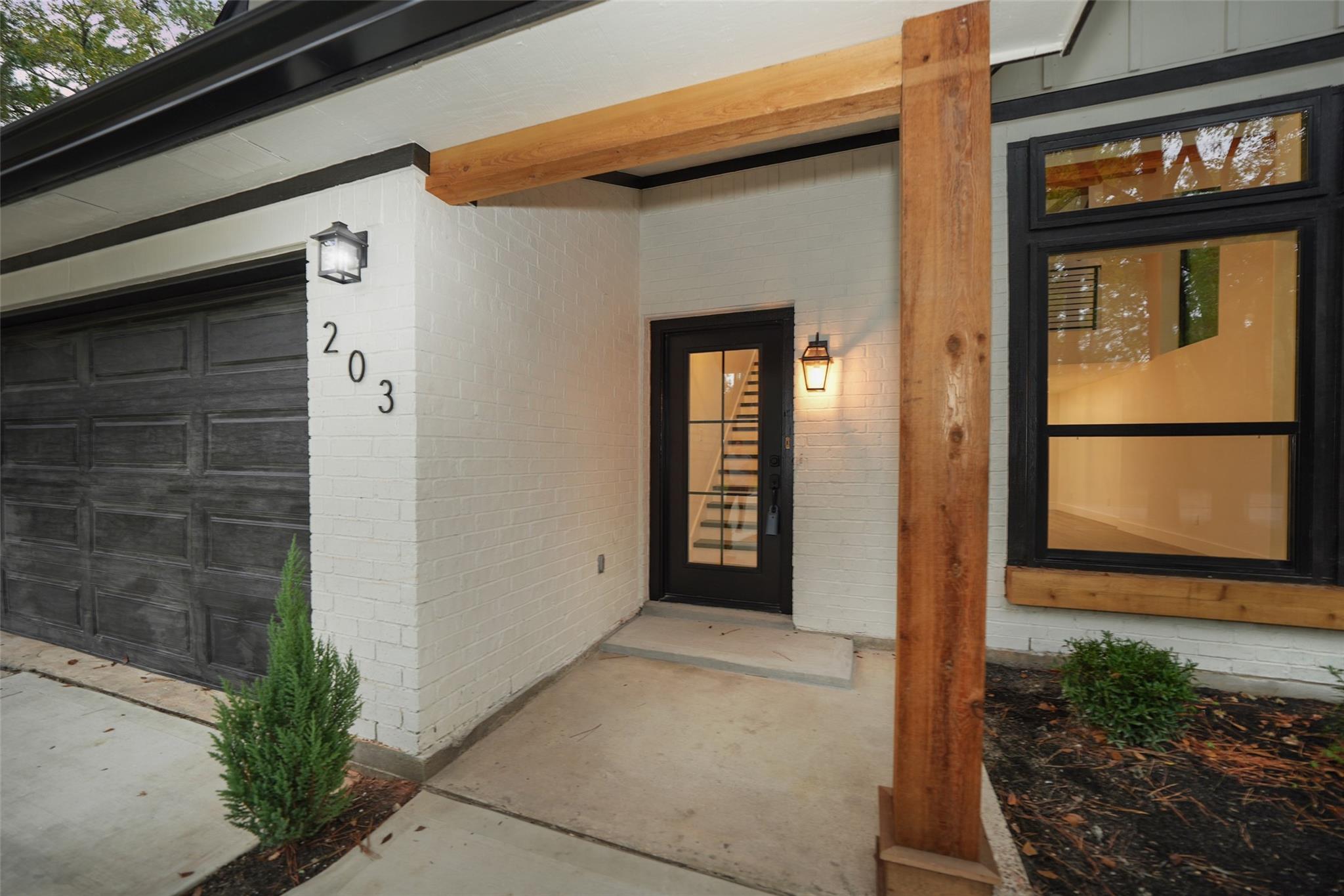 203 S Pathfinders Circle