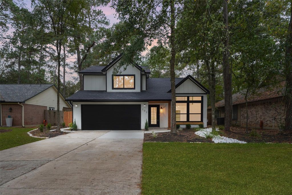 Photo of 203 S Pathfinders Circle, The Woodlands, TX 77381 (MLS # 12949690)