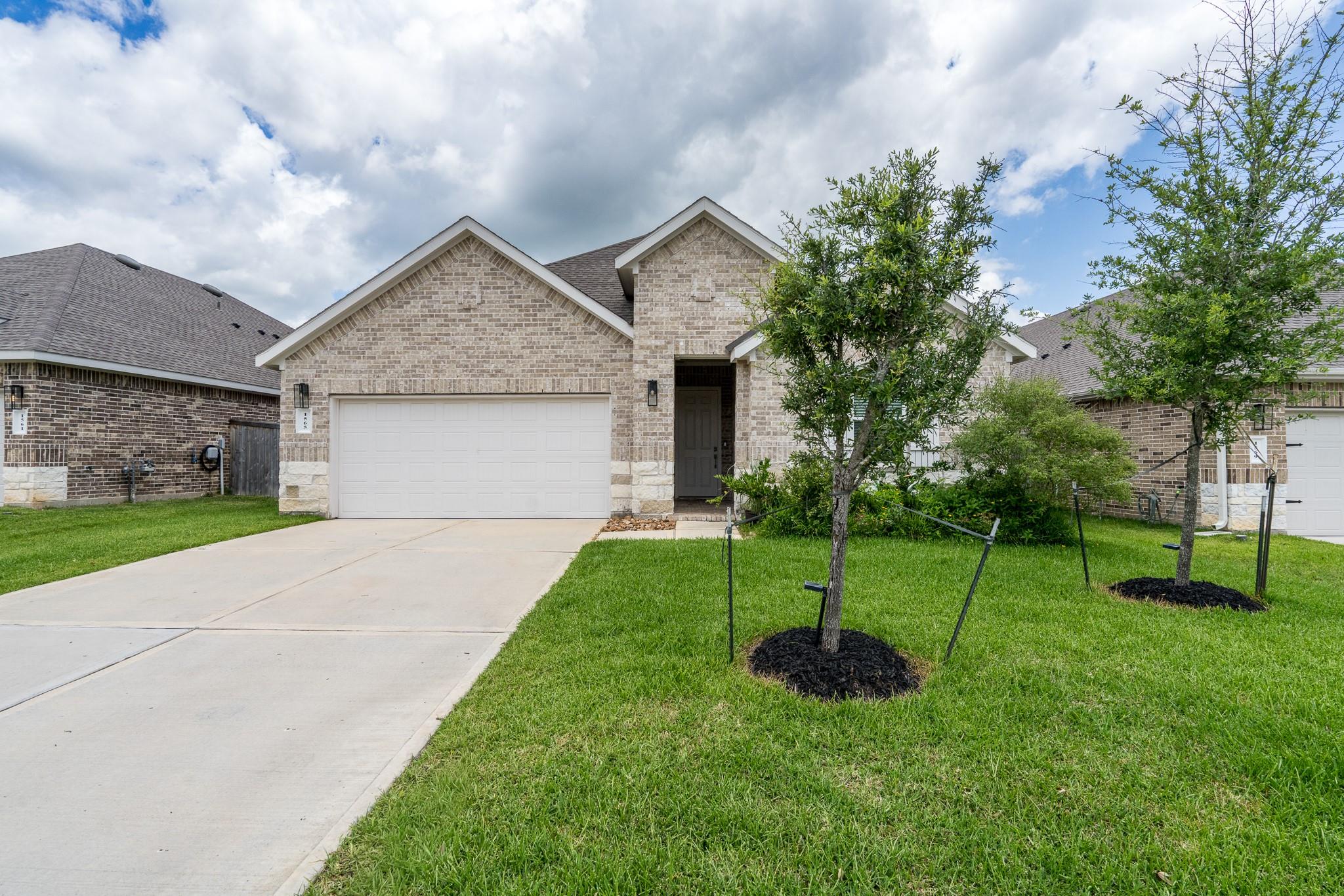 1565 Oakdale Crest Rd