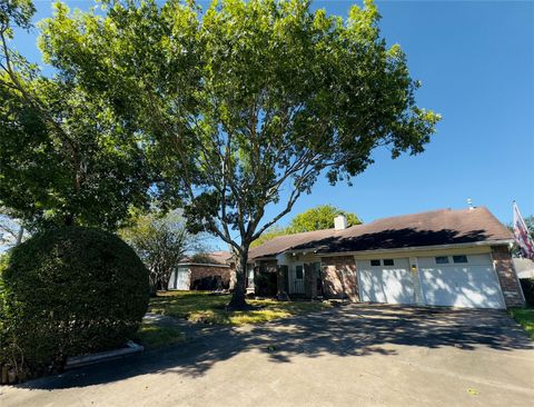 Photo of 15802 Amapola Drive, Houston, TX 77083 (MLS # 77945097)