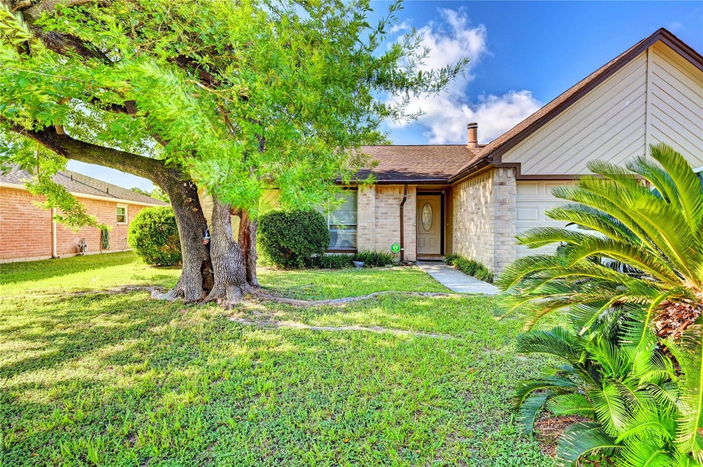 Photo of 3443 Fountain Spring Drive, Houston, TX 77066 (MLS # 19209414)