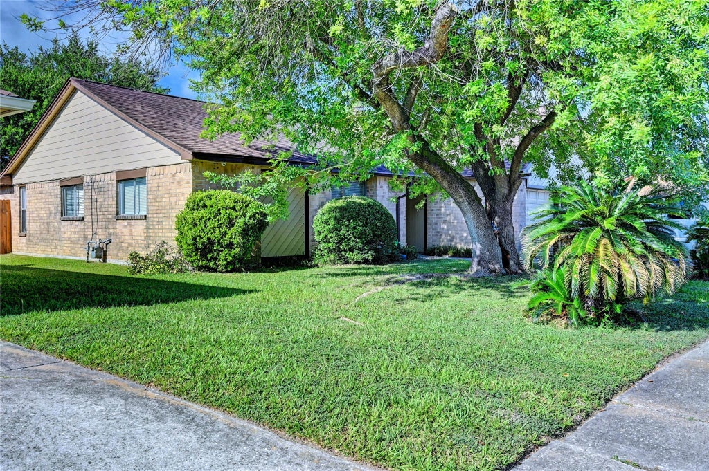Photo of 3443 Fountain Spring Drive, Houston, TX 77066 (MLS # 19209414)