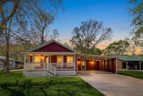 Homes For Sale - 14390 Splenwood Drive<br/> Splendora, TX 77372