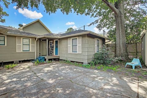 Photo of 1521 Waverly Street #B, Houston, TX 77008 (MLS # 95715301)