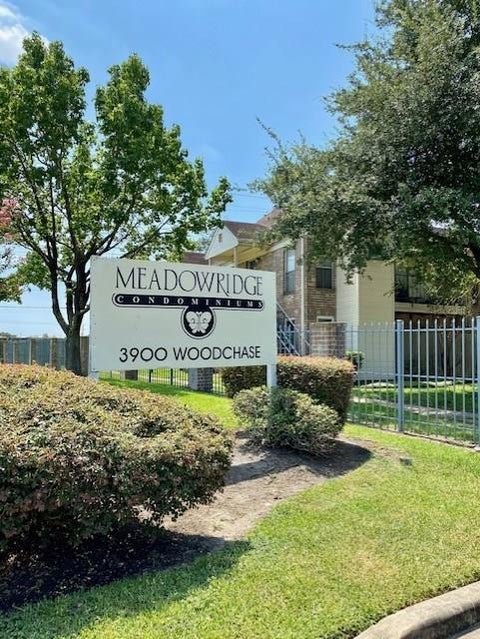 Photo of 3900 Woodchase Drive #111, Houston, TX 77042 (MLS # 9086016)