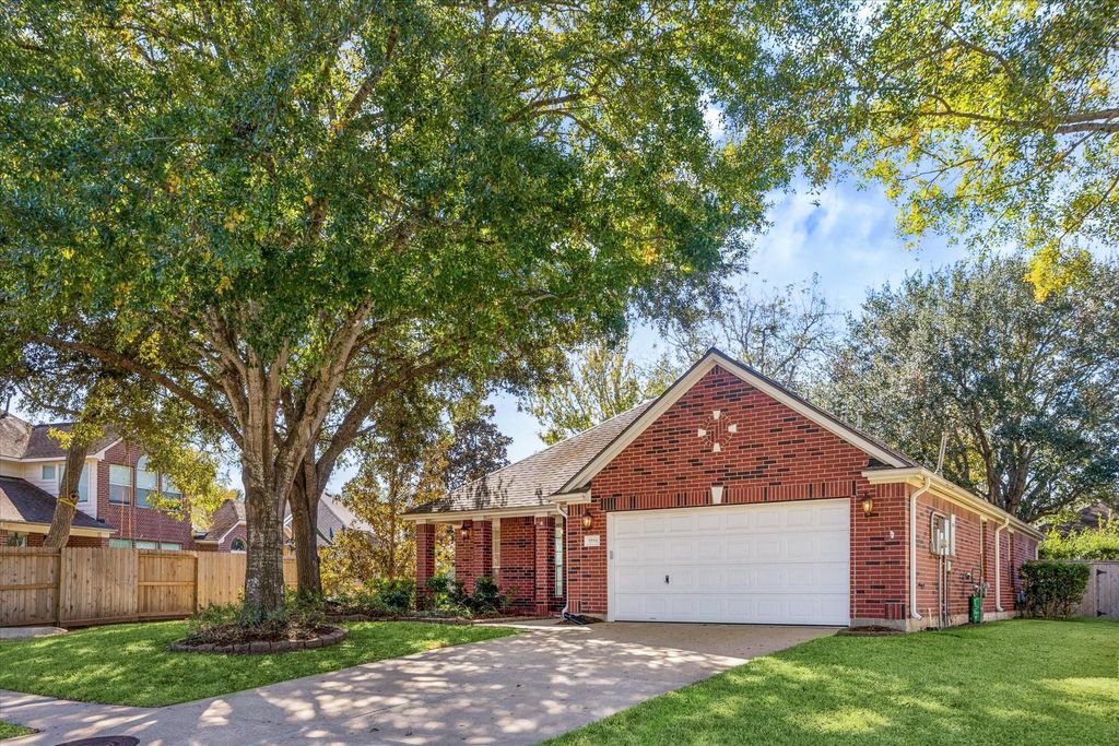 Photo of 1315 Terrace View Drive Dr, Sugar Land, TX 77479 (MLS # 60648232)