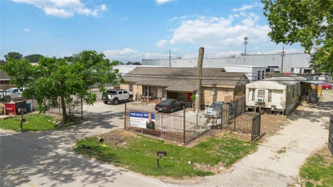Photo of 8021 Berwyn Drive, Houston, TX 77037 (MLS # 25874919)
