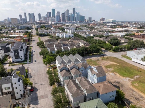 Tiny photo for 3009 Bell Street #B, Houston, TX 77003 (MLS # 14724107)